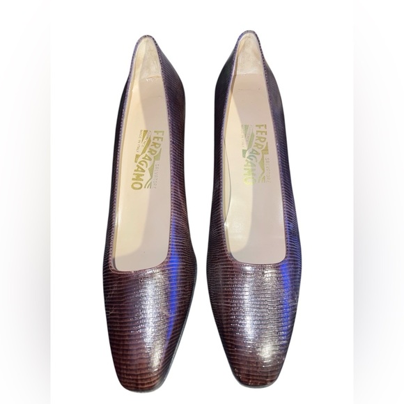 Salvatore Ferragamo Elegant Brown Women's Vintage Pumps
Size 8.5 AAA - Picture 3 of 4